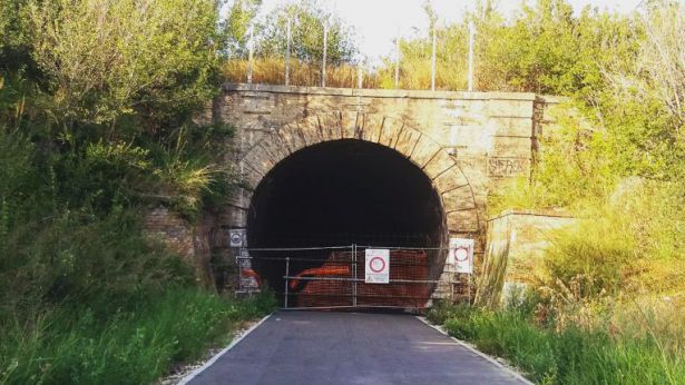 La via Verde: una delle tre gallerie del tratto vastese