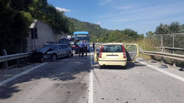 Una immagine dell'incidente avvenuto sulla Trignina