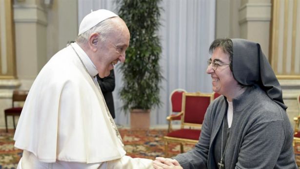 Suor Alessandra Smerilli con Papa Francesco