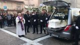 L'arrivo del feretro davanti alla Chiesa di S.Giuseppe