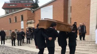 Vasto: l'ingresso della bara di Angela Poli Molino nella Chiesa di San Giovanni Bosco