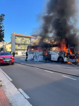 San Salvo: autoius della Cerella a fuoco